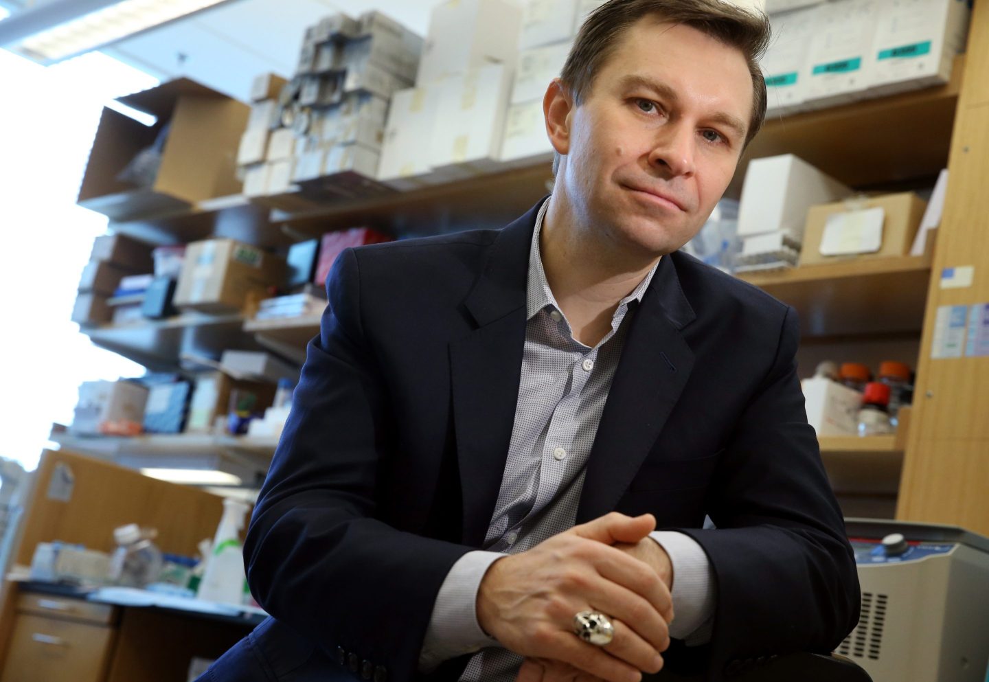 BOSTON, MA - MAY 16: David A. Sinclair, Professor of Genetics and Director of the Paul F. Glenn Center for the Biology of Aging, poses for a portrait in the lab at Harvard Medical School in Boston on May 16, 2018. (Photo by Craig F. Walker/The Boston Globe via Getty Images)